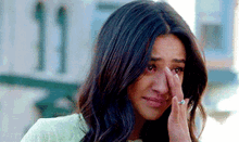 pretty-little-liars-emily-fields.gif
